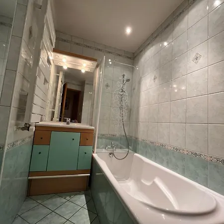 14 Personnes Avec Balcon Et Terrasse Au Coeur De Lanslebourg, Proche Commerces - Fr-1-508-258